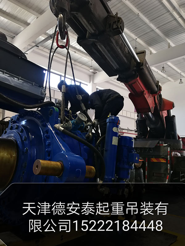 精密設(shè)備掏箱就位